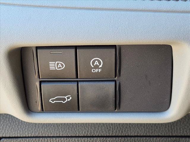 Used 2025 Toyota Highlander XLE FWD image 12
