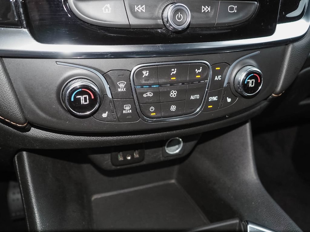 Used 2020 Chevrolet Traverse LT FWD image 13