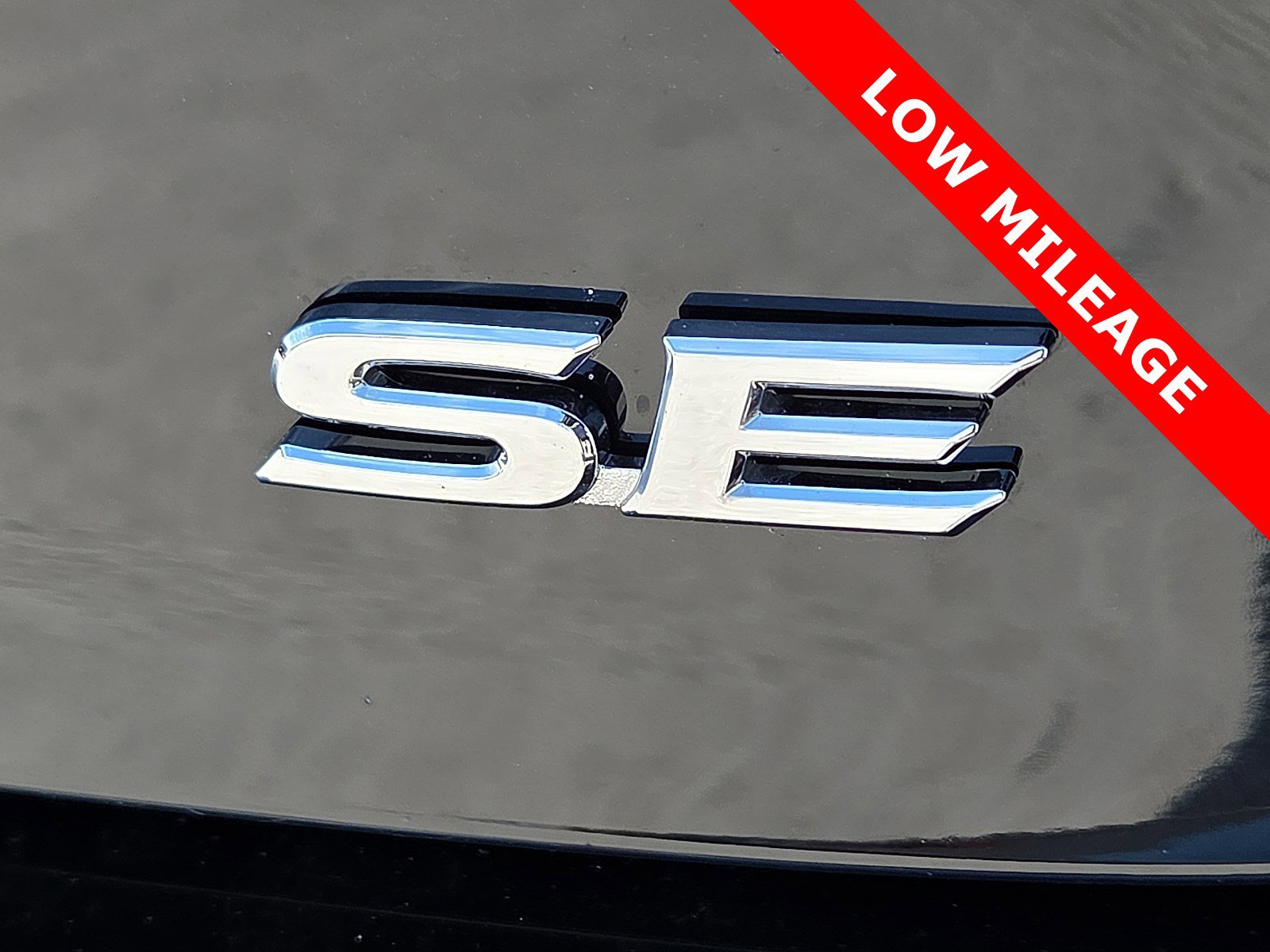 Used 2025 Toyota Camry SE FWD image 8