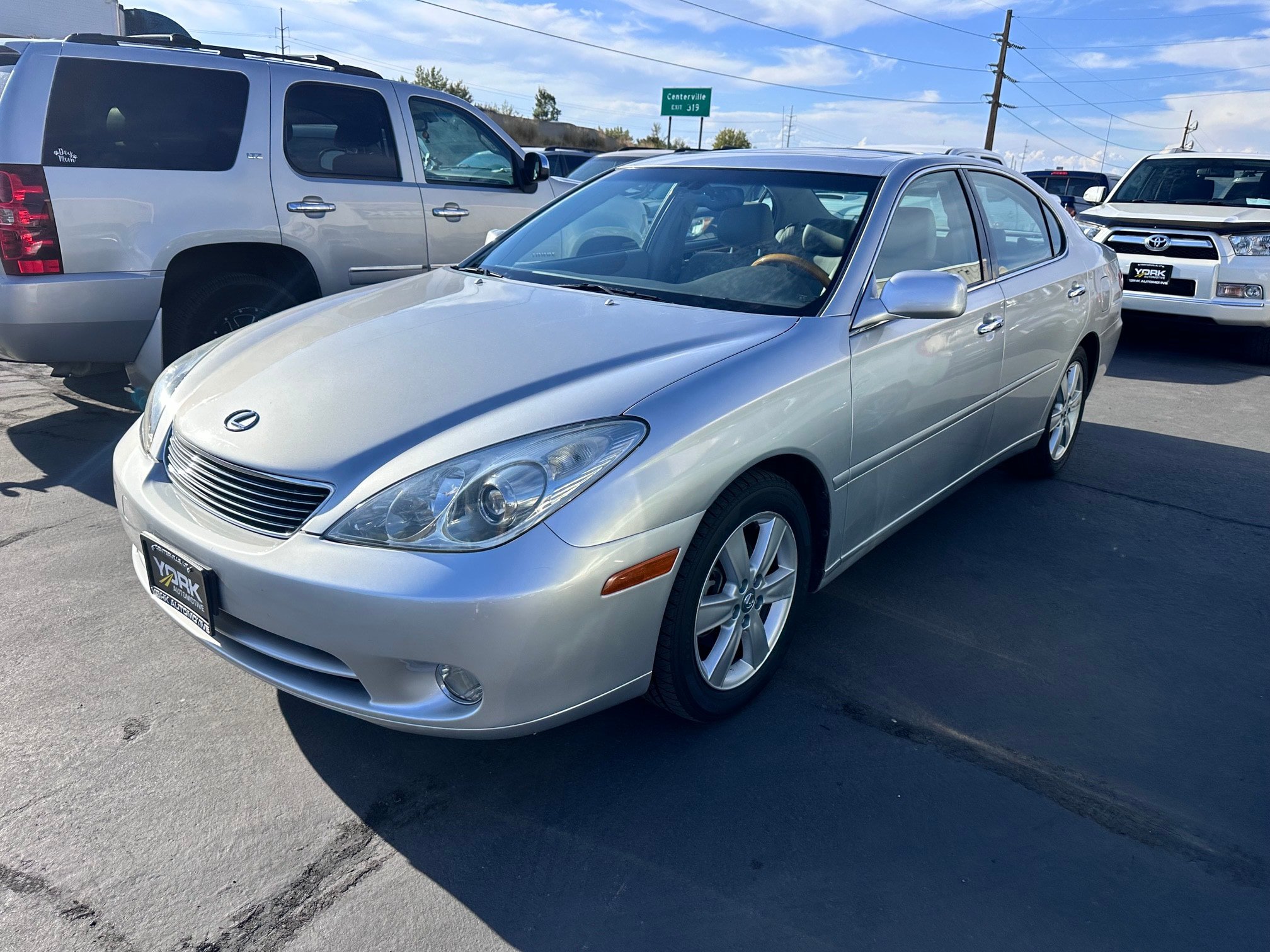 Used 2005 Lexus ES 330 w/ Preferred Accessory Pkg FWD image 2