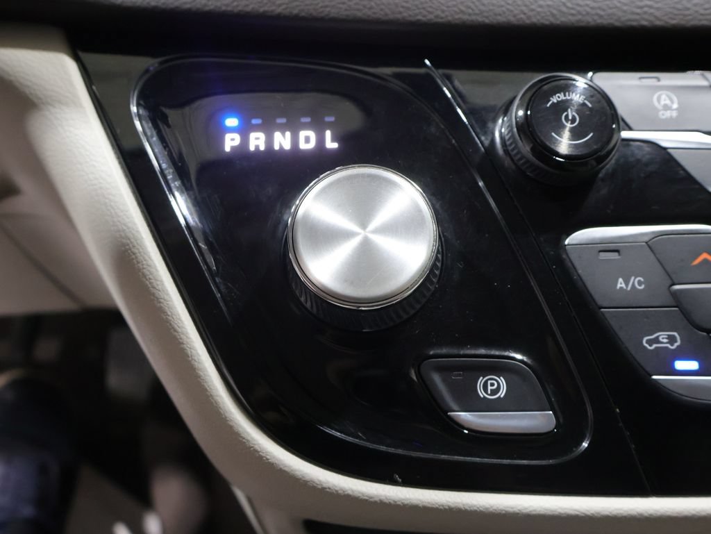 Used 2018 Chrysler Pacifica Touring-L Plus FWD image 41