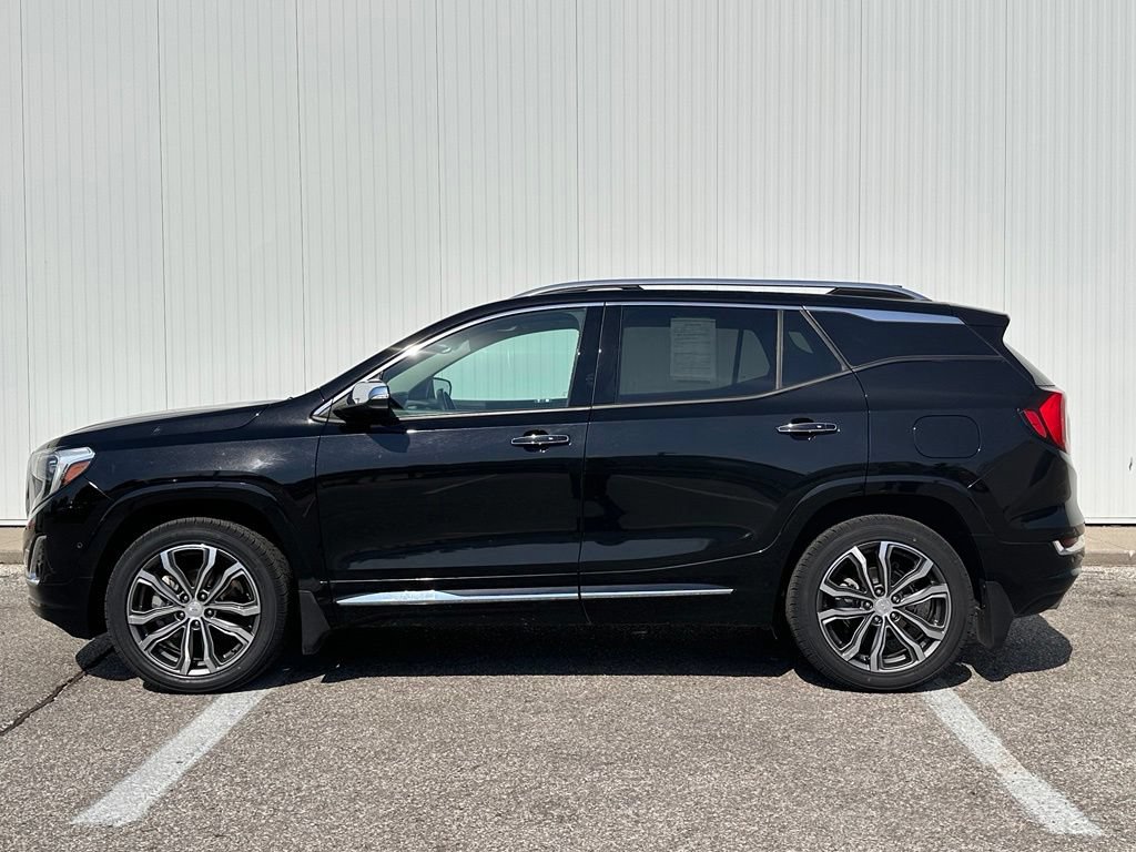 Used 2020 GMC Terrain Denali w/ Denali Premium Package AWD/4WD image 3