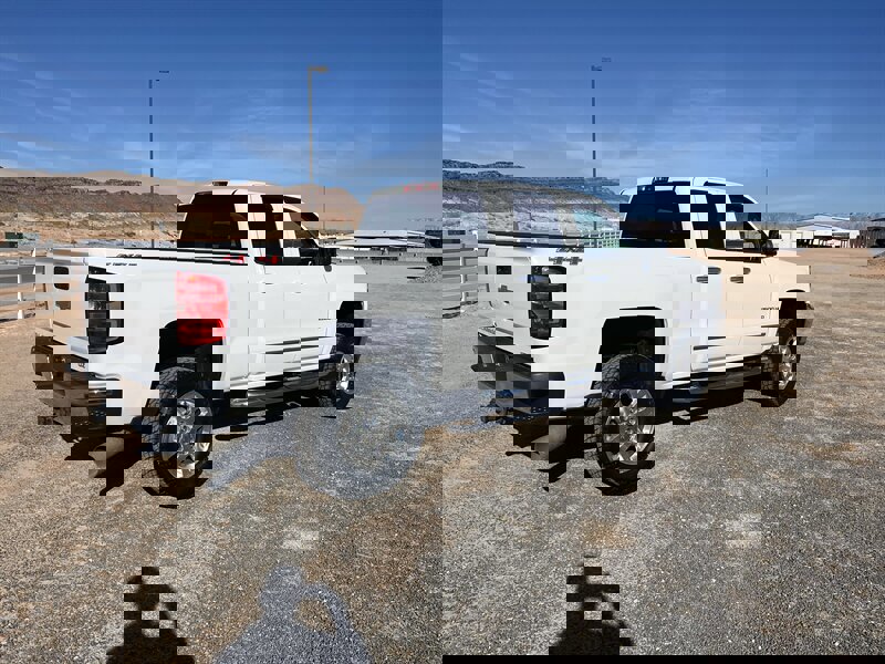 Used 2015 Chevrolet Silverado 2500 LTZ image 3