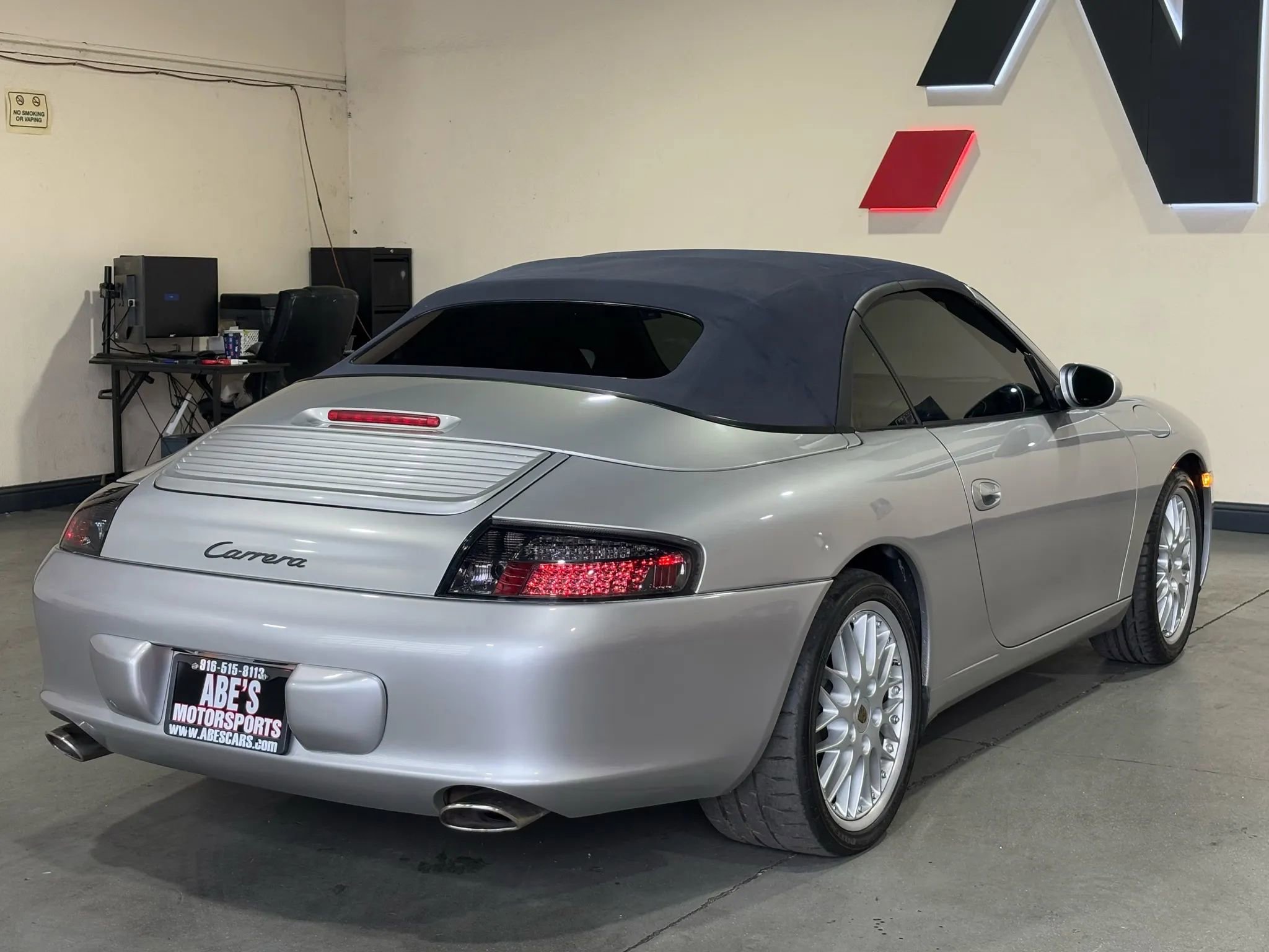 Used 2004 Porsche 911 Carrera image 5
