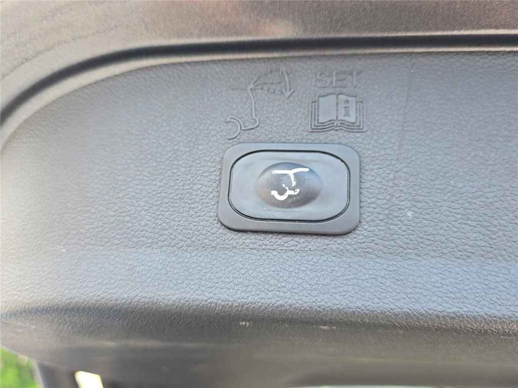 Used 2019 Ford Escape SEL image 27