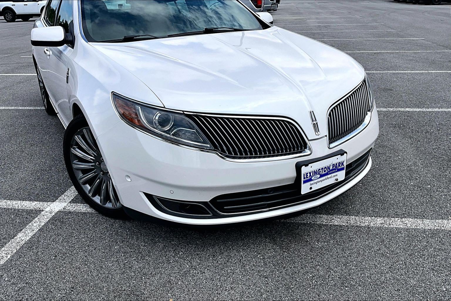 Used 2013 Lincoln MKS AWD image 8