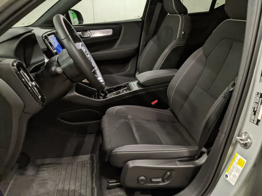 New 2026 Volvo XC40 B5 Ultra w/ Protection Package Premier AWD/4WD image 11