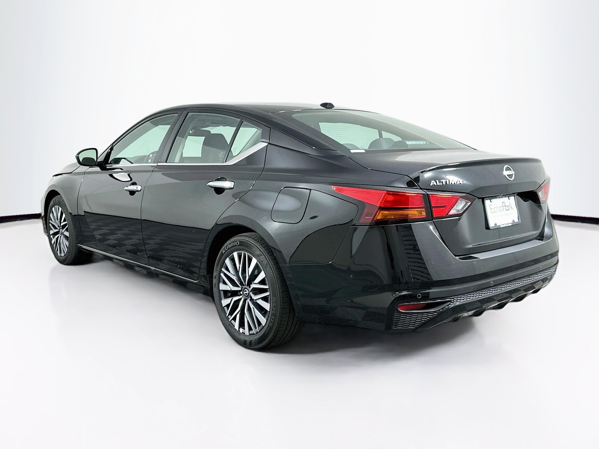 Used 2025 Nissan Altima 2.5 SV FWD image 5