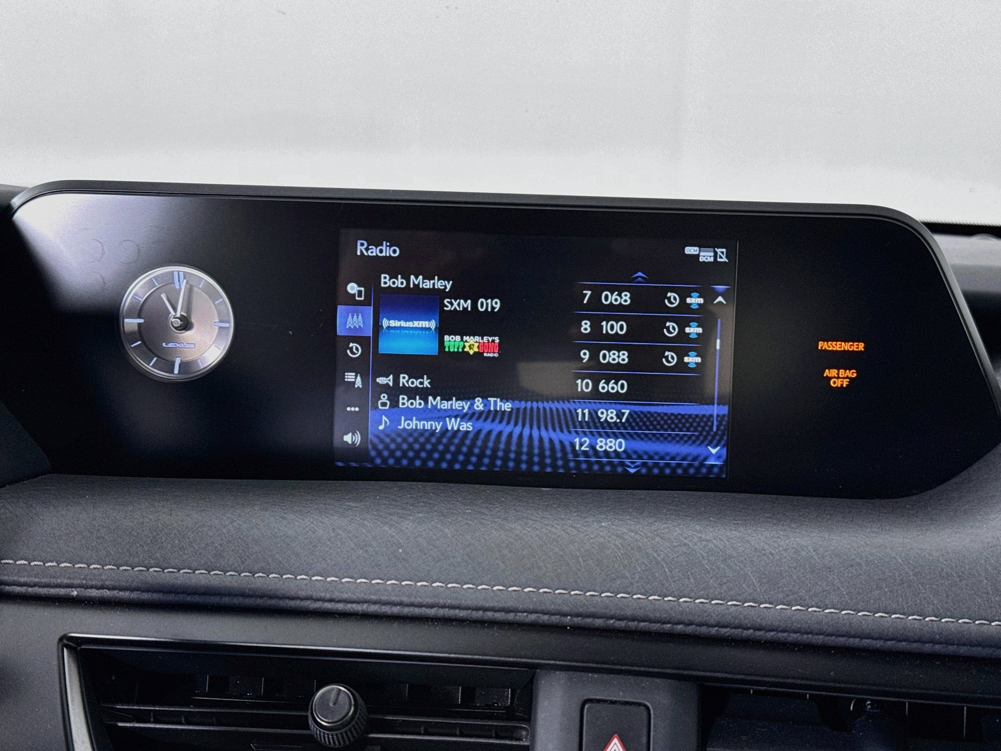 Used 2019 Lexus UX 250h w/ Premium Package AWD/4WD image 14