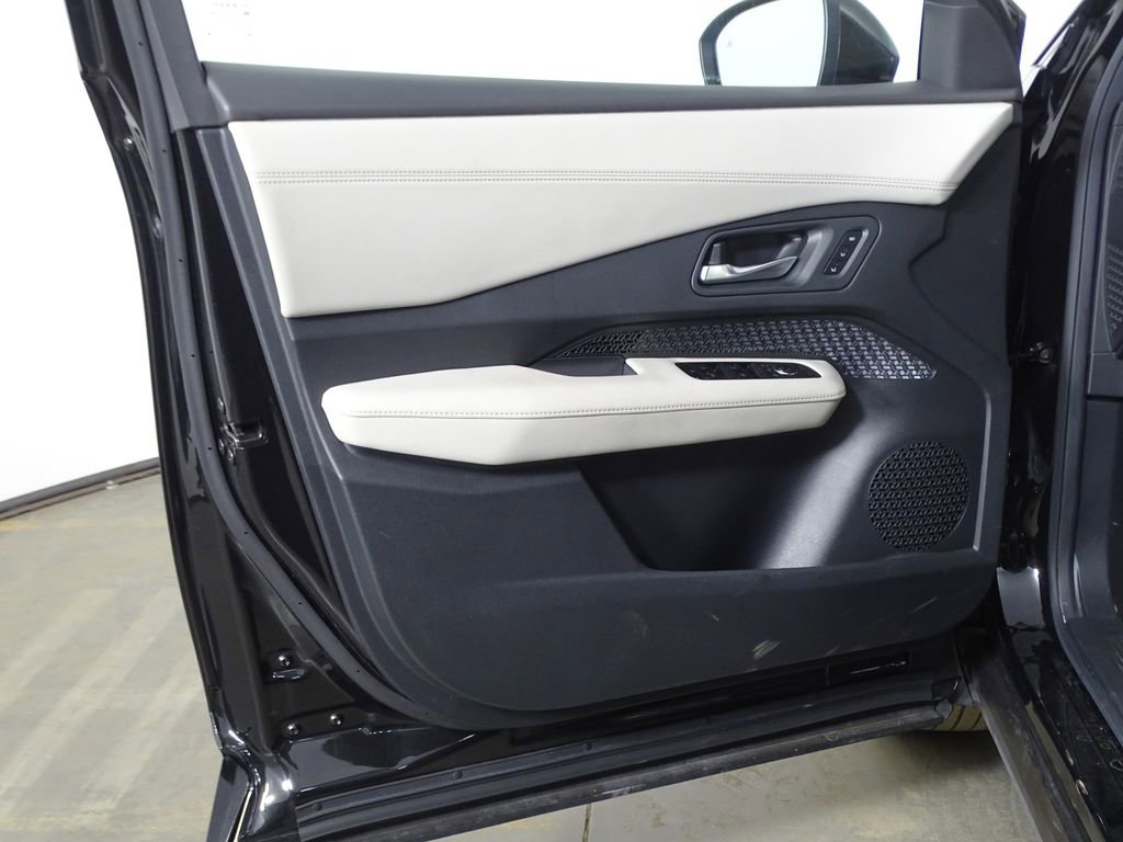 Used 2023 Nissan Ariya FWD image 17