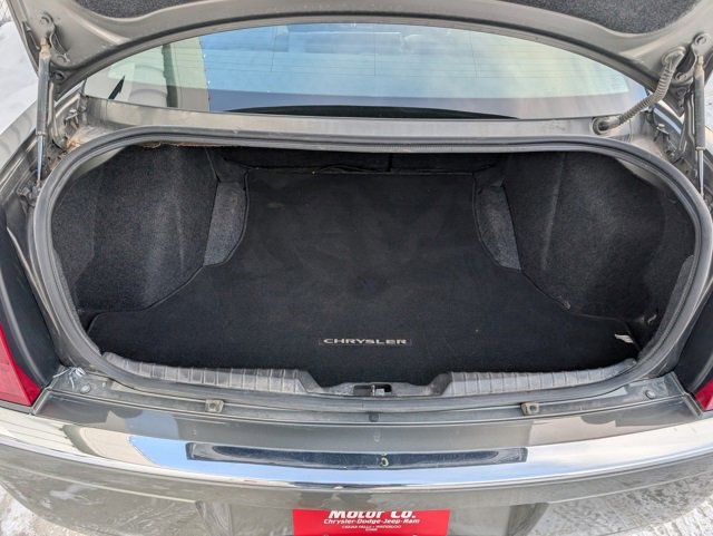 Used 2010 Chrysler 300 Limited image 21