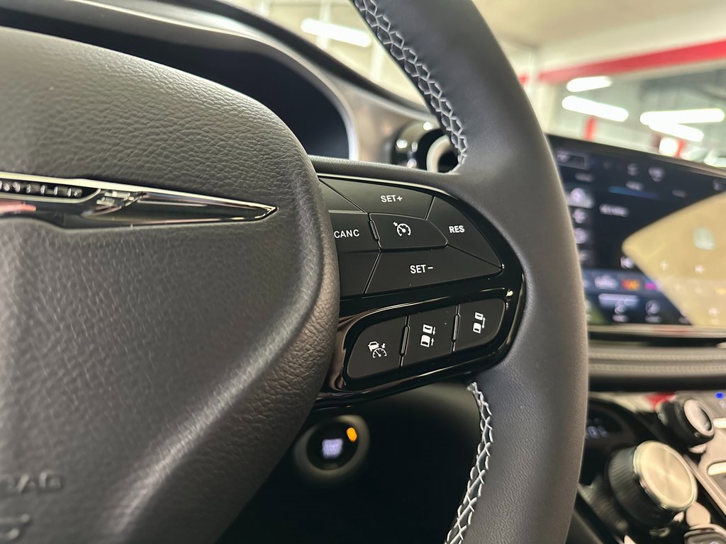 New 2026 Chrysler Pacifica Select w/ S Appearance Package image 18