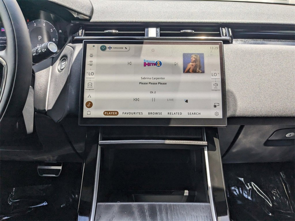 New 2025 Land Rover Range Rover Velar Dynamic SE image 16