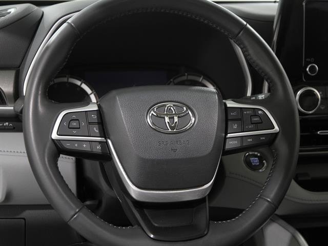 Used 2023 Toyota Highlander XLE image 7