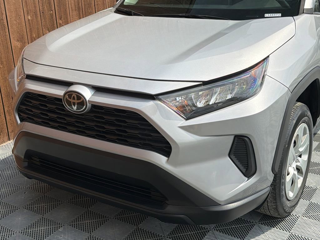 Used 2021 Toyota RAV4 LE image 17