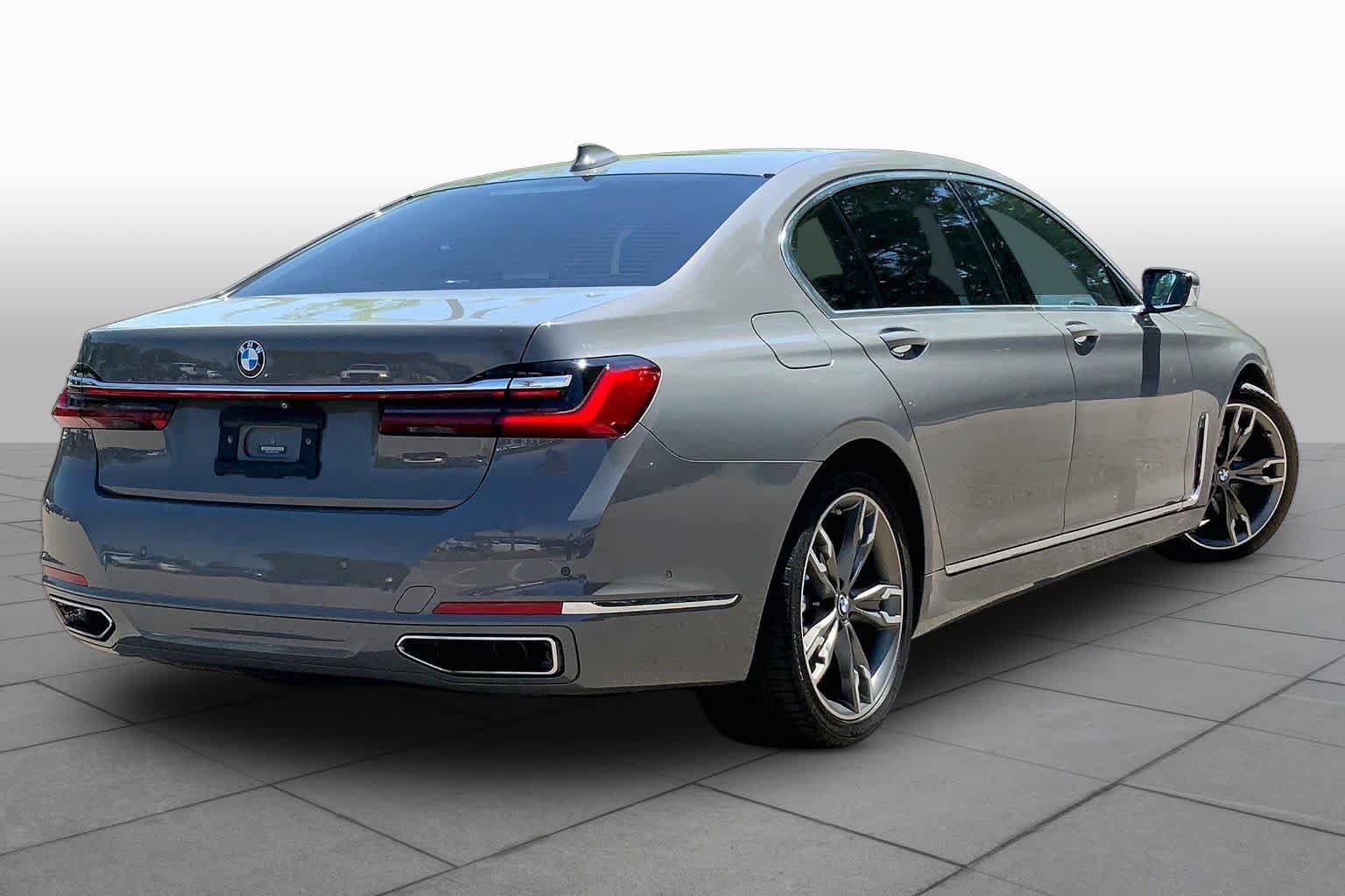 Used 2020 BMW 750i xDrive w/ Autobahn Package AWD/4WD image 12