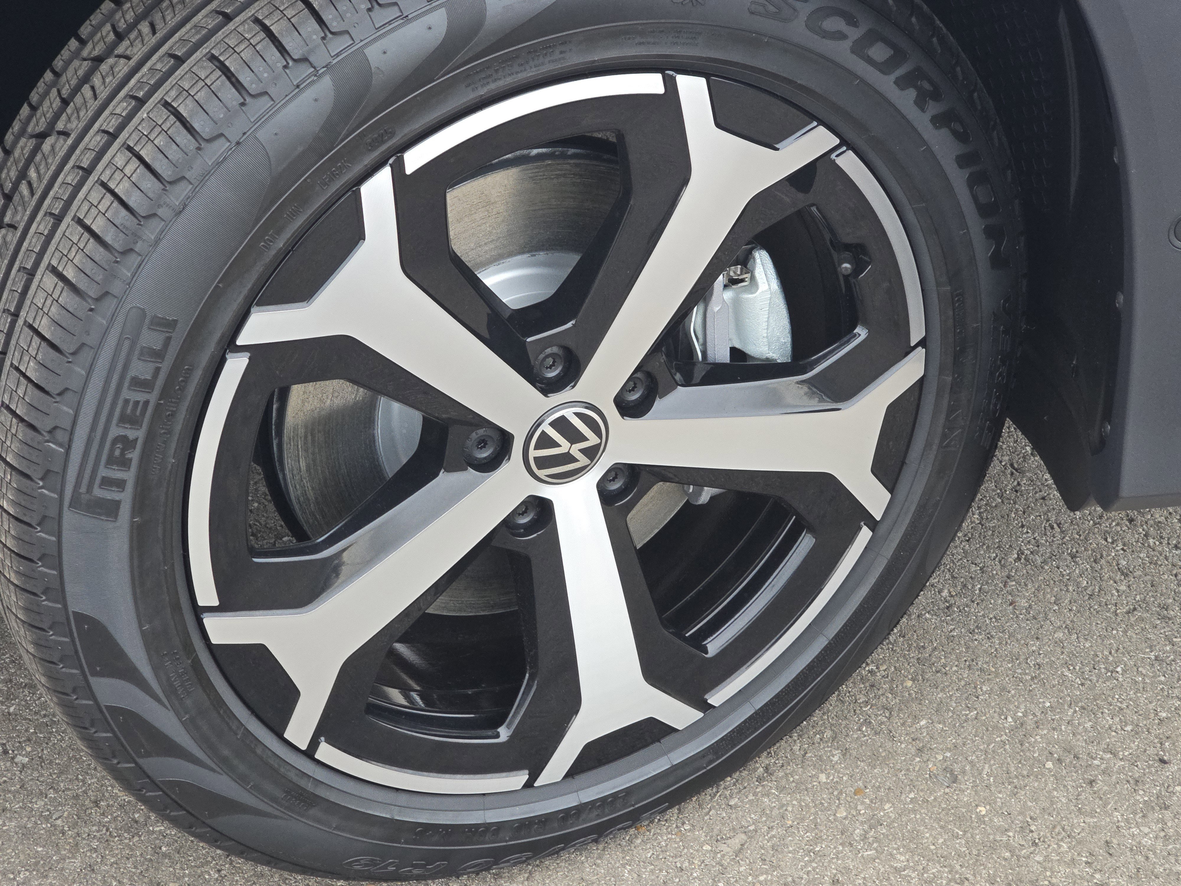 New 2026 Volkswagen Tiguan SE image 13