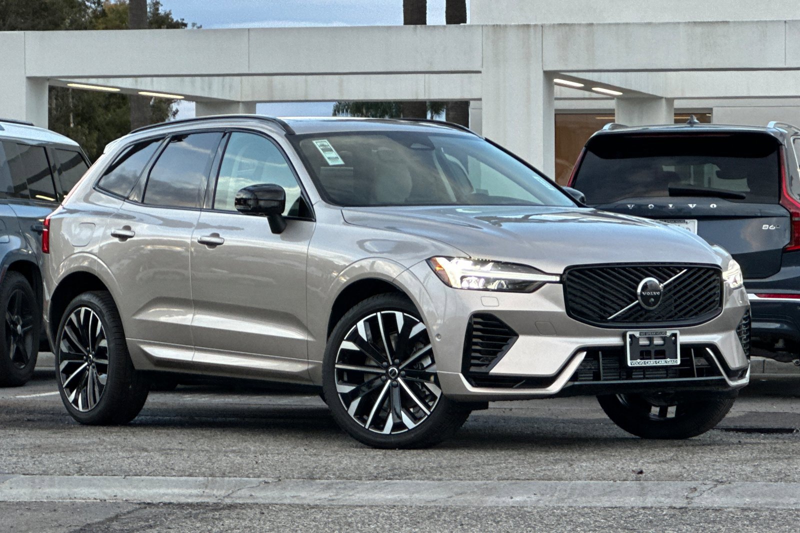 New 2026 Volvo XC60 T8 Ultra w/ Climate Package image 2