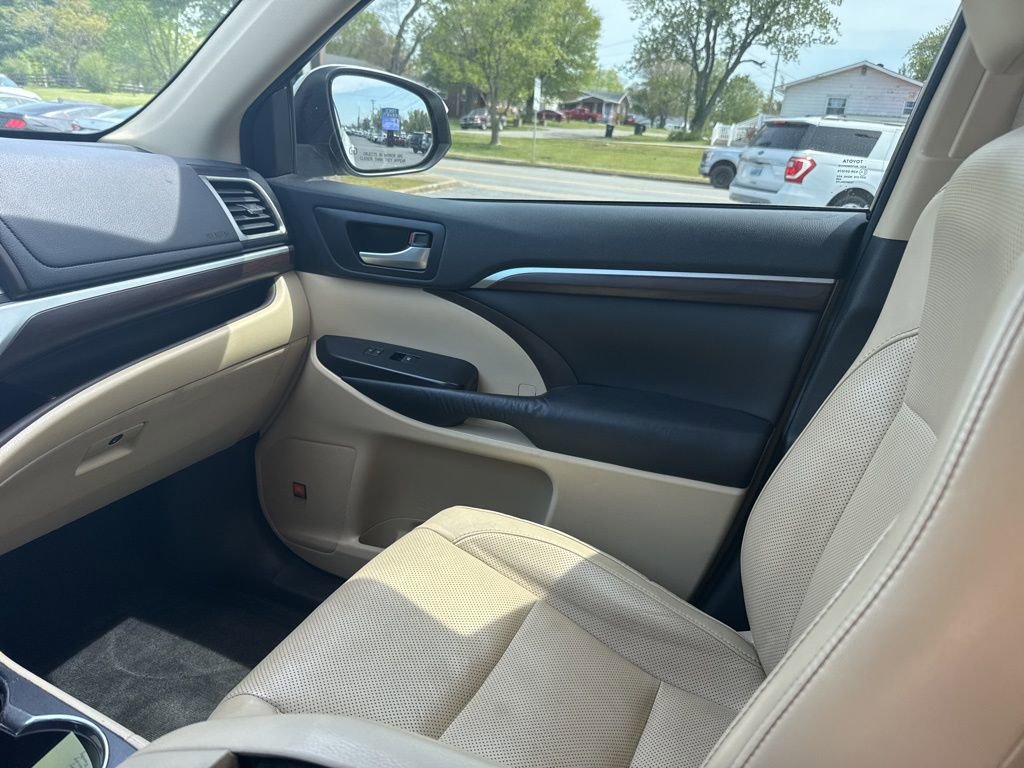 Used 2016 Toyota Highlander Limited Platinum w/ Protection Package #3 image 10