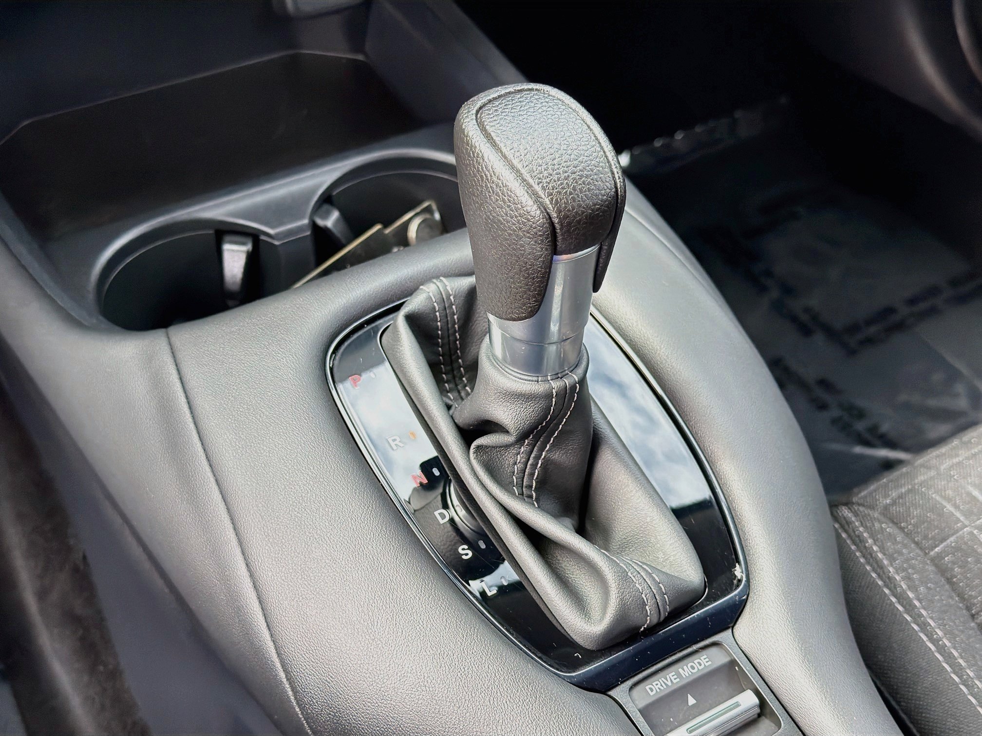 Used 2025 Honda HR-V LX image 15