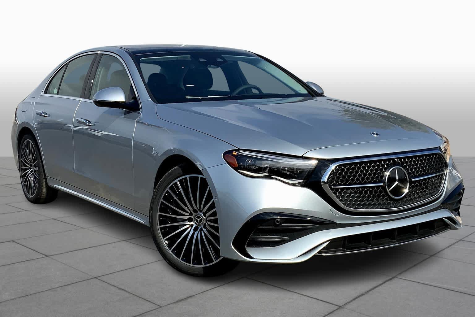 Used 2025 Mercedes-Benz E 350 4MATIC Sedan image 2