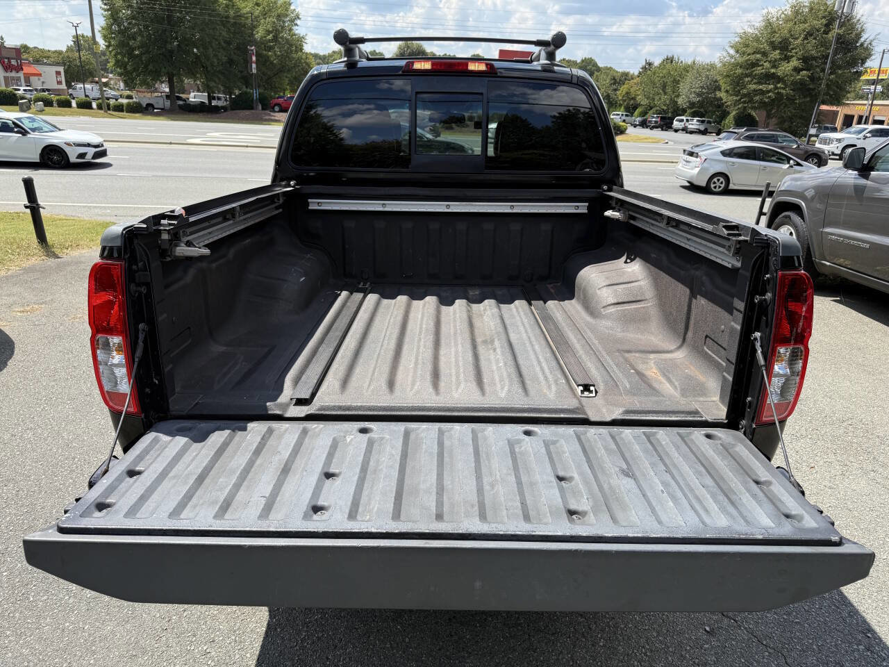 Used 2017 Nissan Frontier PRO-4X w/ Pro-4x Luxury Package image 13