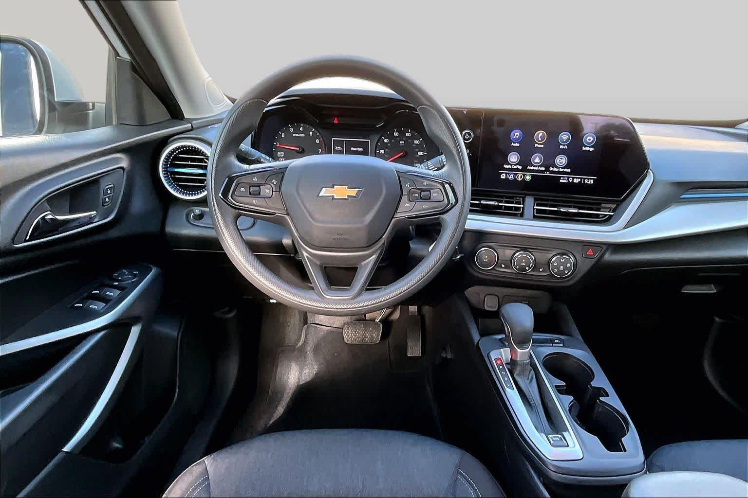 Used 2024 Chevrolet Trax LS w/ LS Convenience Package FWD image 9