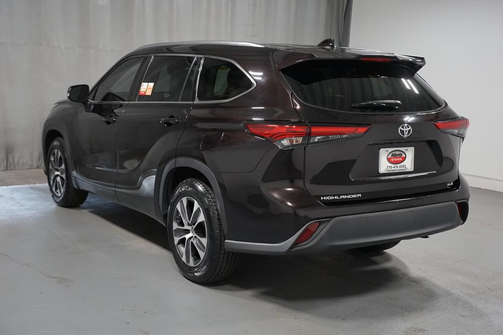 Certified 2021 Toyota Highlander XLE FWD image 6