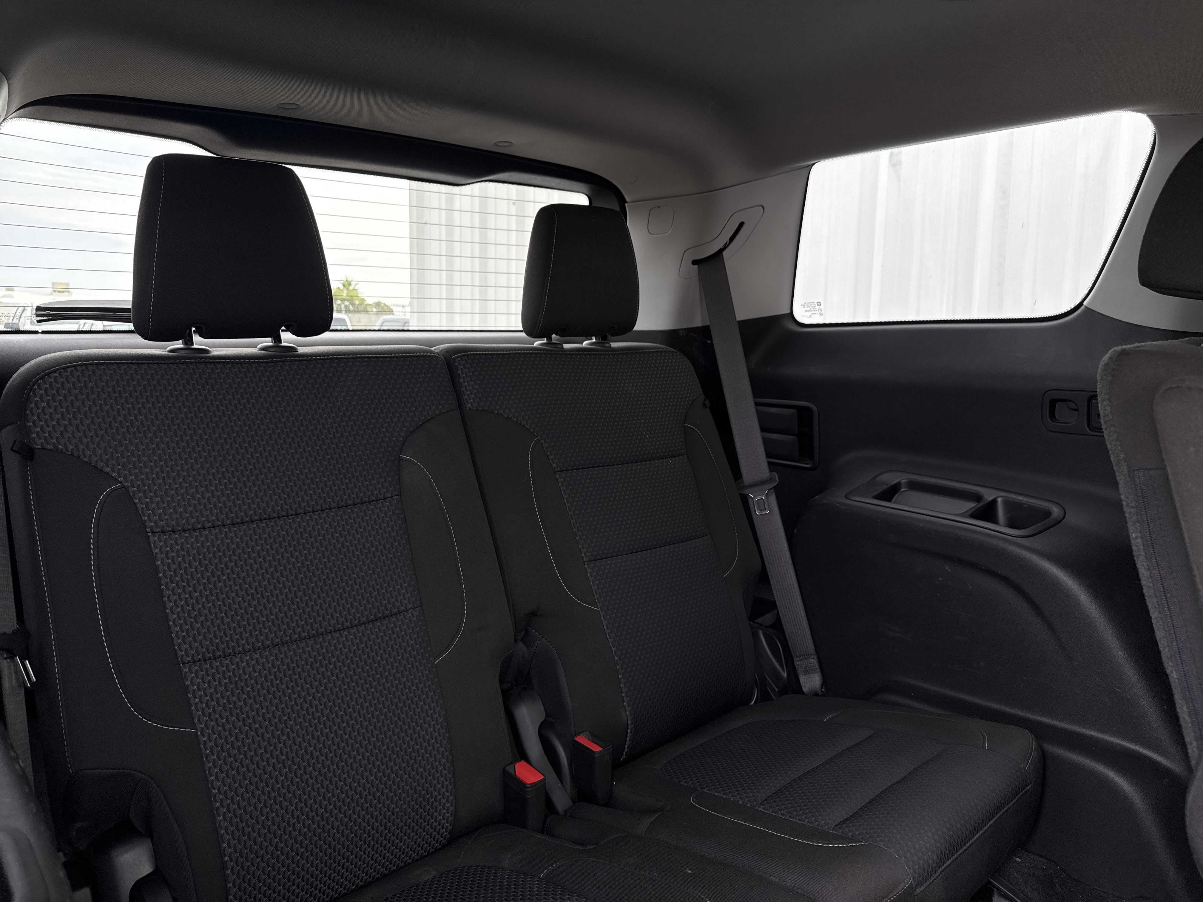 Used 2023 GMC Acadia SLE image 30