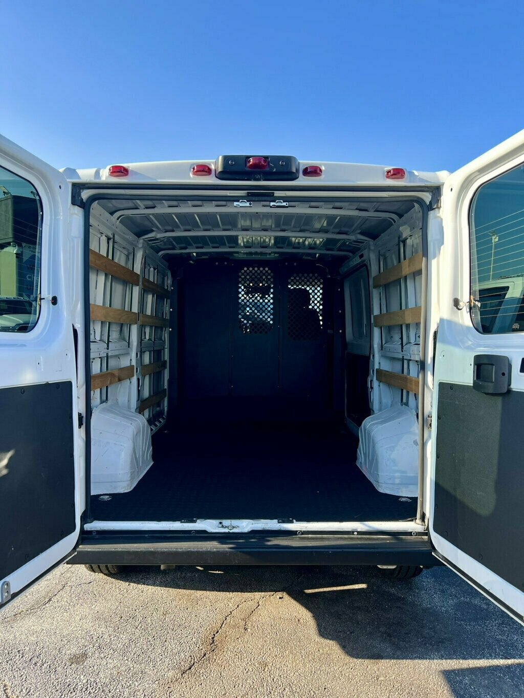 Used 2025 RAM ProMaster 2500 w/ U-Haul Equipment Group FWD image 8