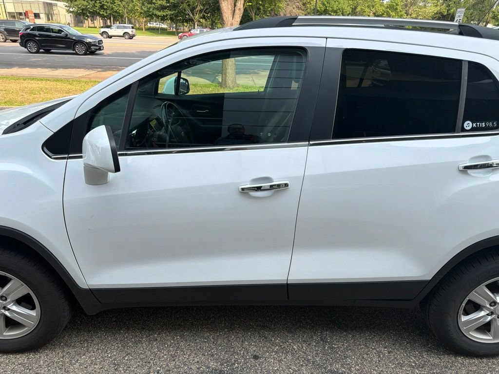 Used 2019 Chevrolet Trax LT w/ LT Convenience Package AWD/4WD image 3