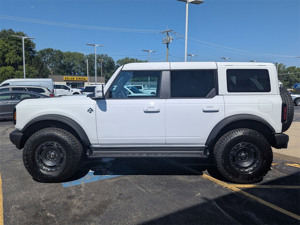 New 2025 Ford Bronco Outer Banks w/ Sasquatch Package image 3