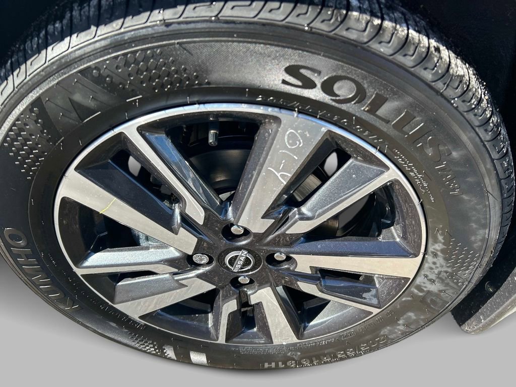 Used 2025 Nissan Versa SV w/ Trunk Package image 9