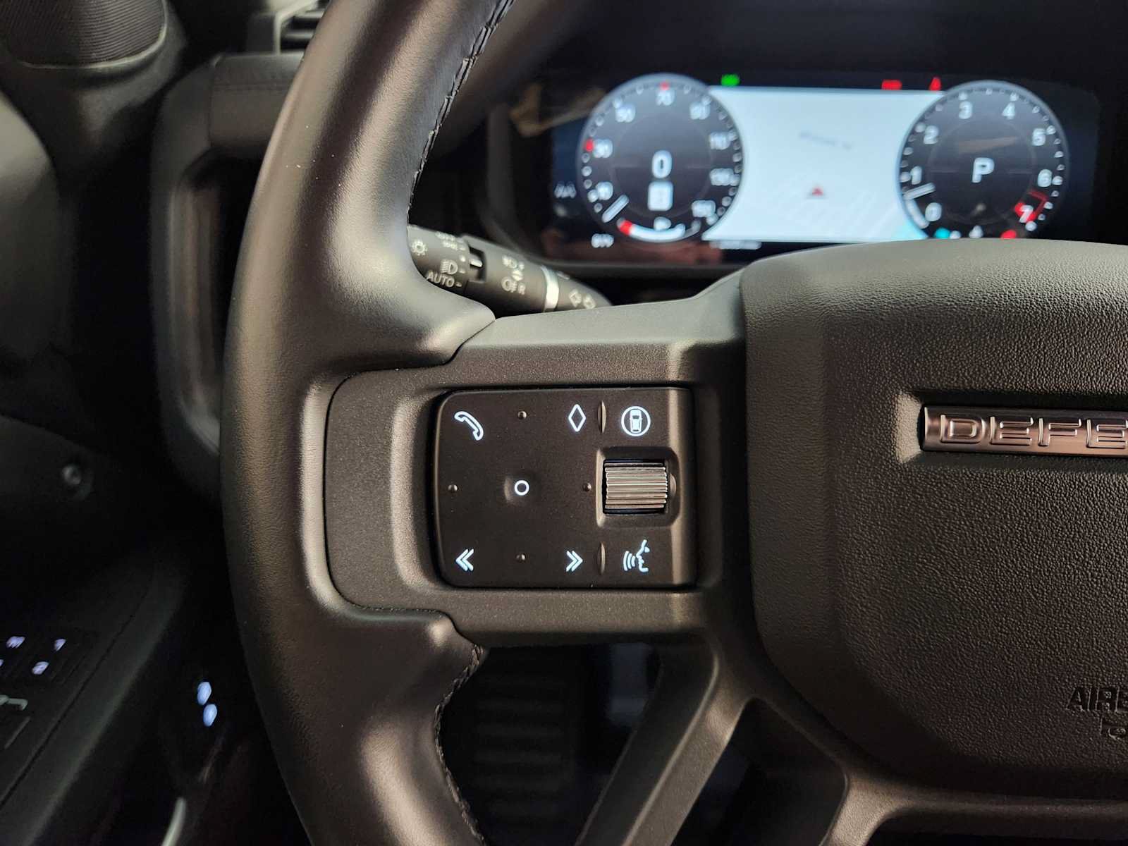 Used 2025 Land Rover Defender 130 X-Dynamic SE AWD/4WD image 48