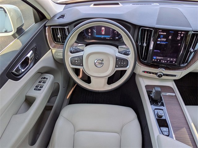 Used 2022 Volvo XC60 B5 Momentum w/ Advanced Package image 16