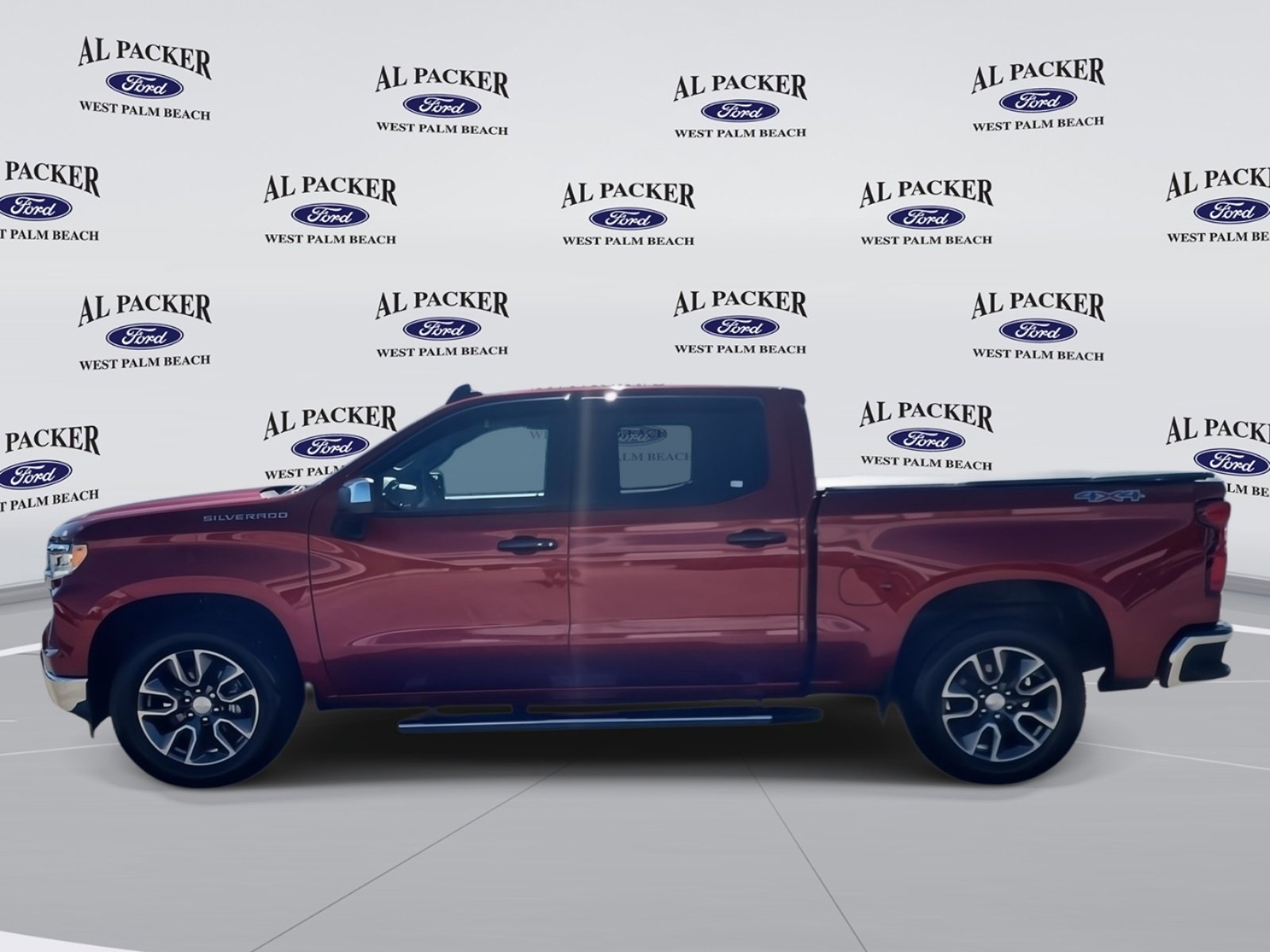 Used 2024 Chevrolet Silverado 1500 LT image 2
