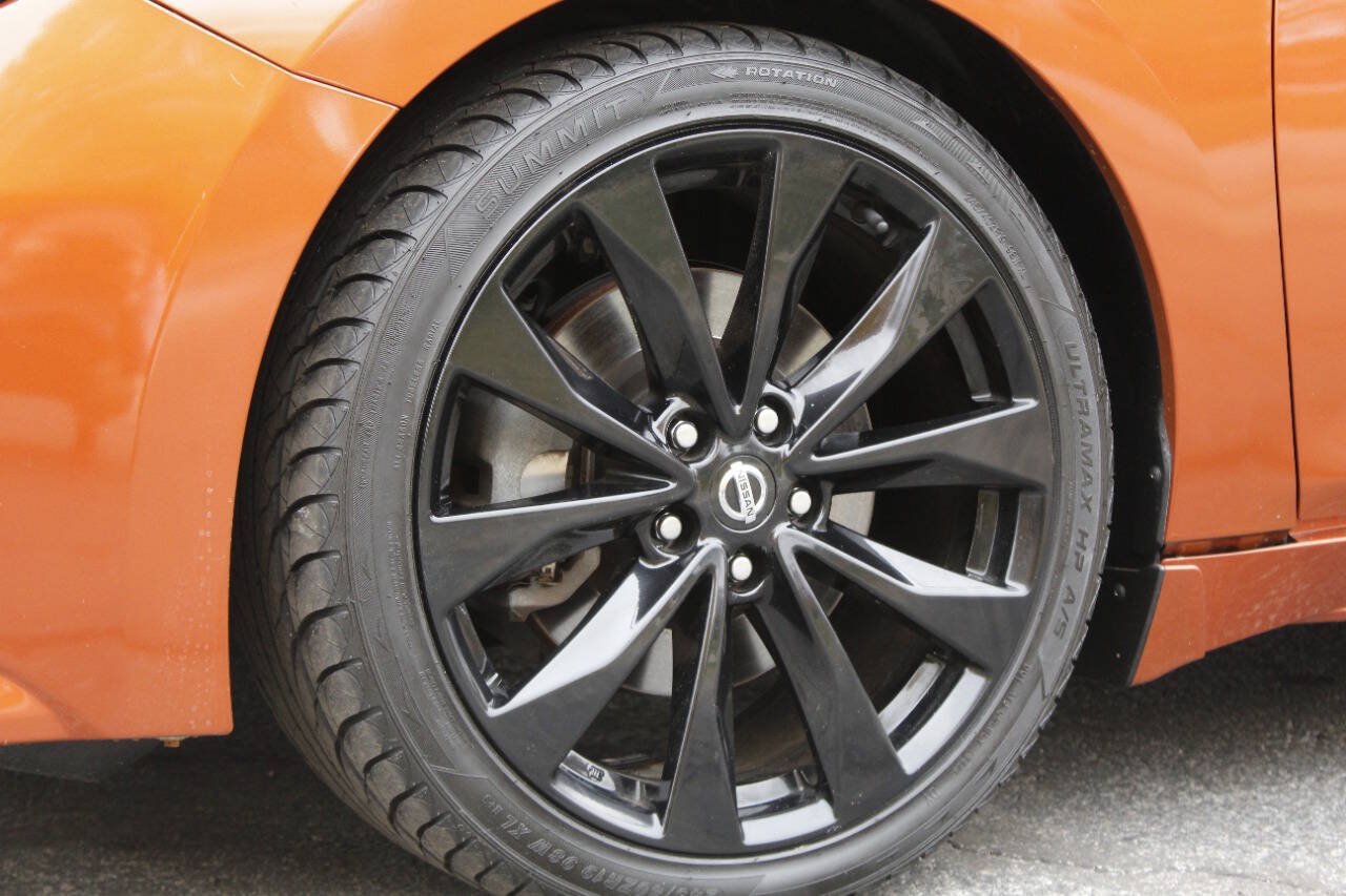 Used 2019 Nissan Maxima SR w/ Premium Package FWD image 17