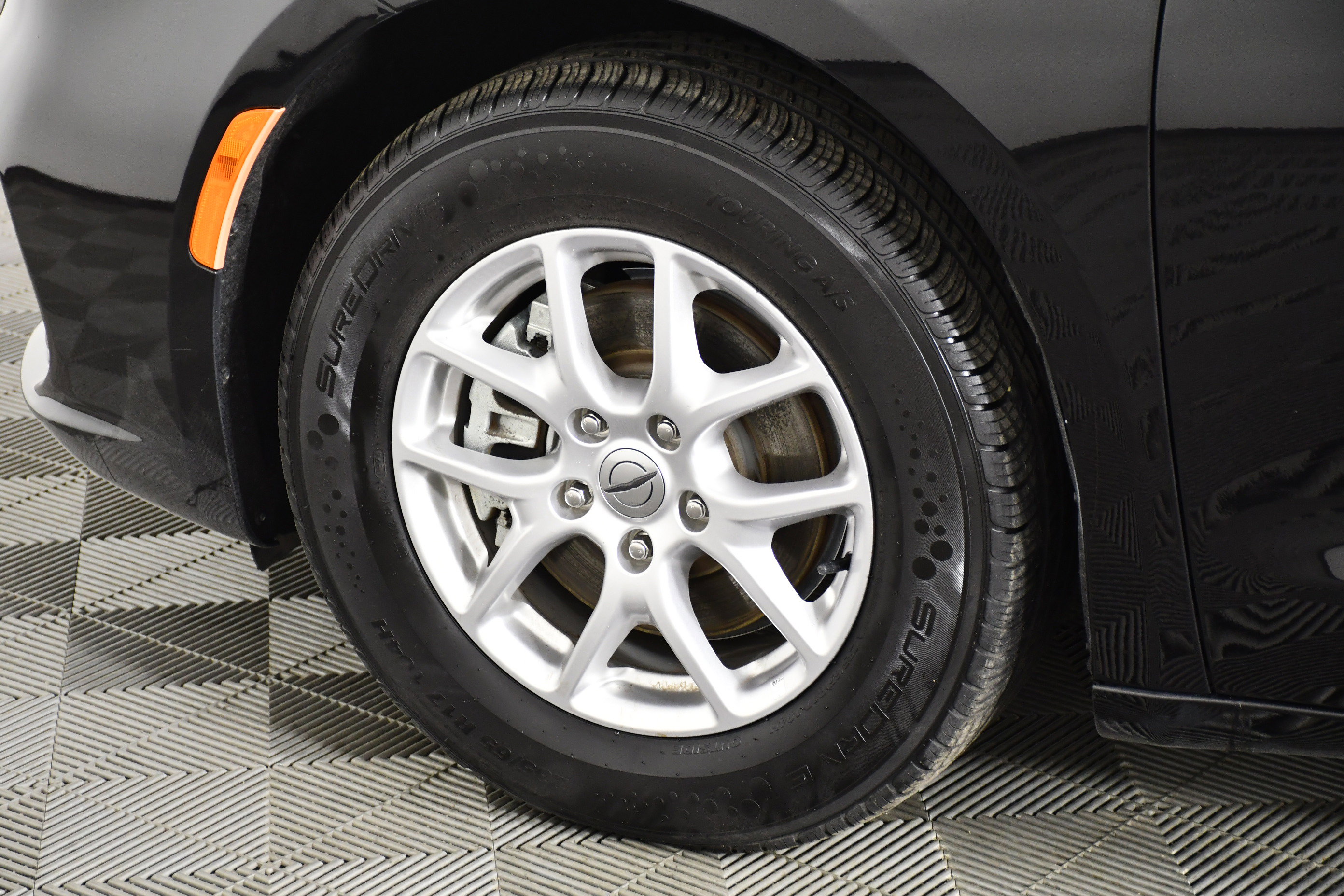 Used 2023 Chrysler Pacifica Touring-L image 51