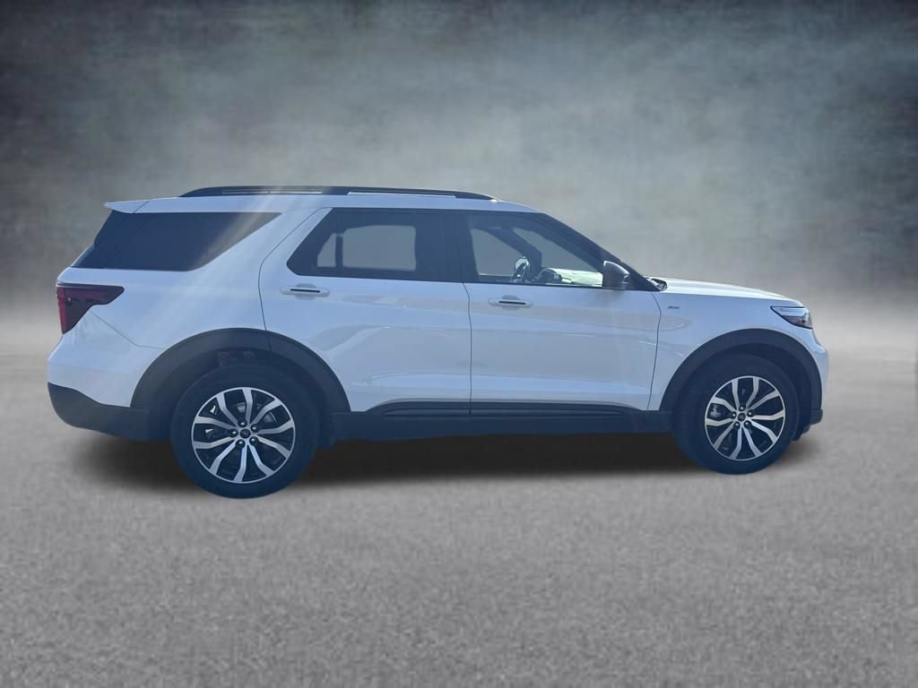 Used 2023 Ford Explorer ST-Line AWD/4WD image 7