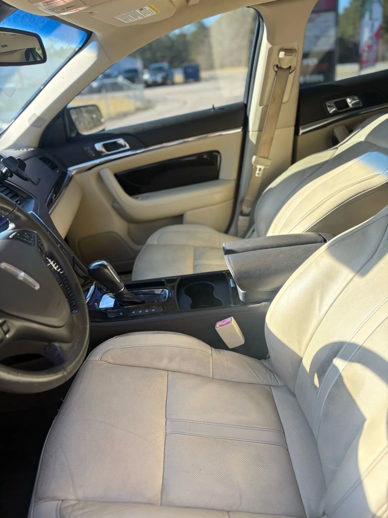 Used 2014 Lincoln MKS w/ Equipment Group 101A image 6