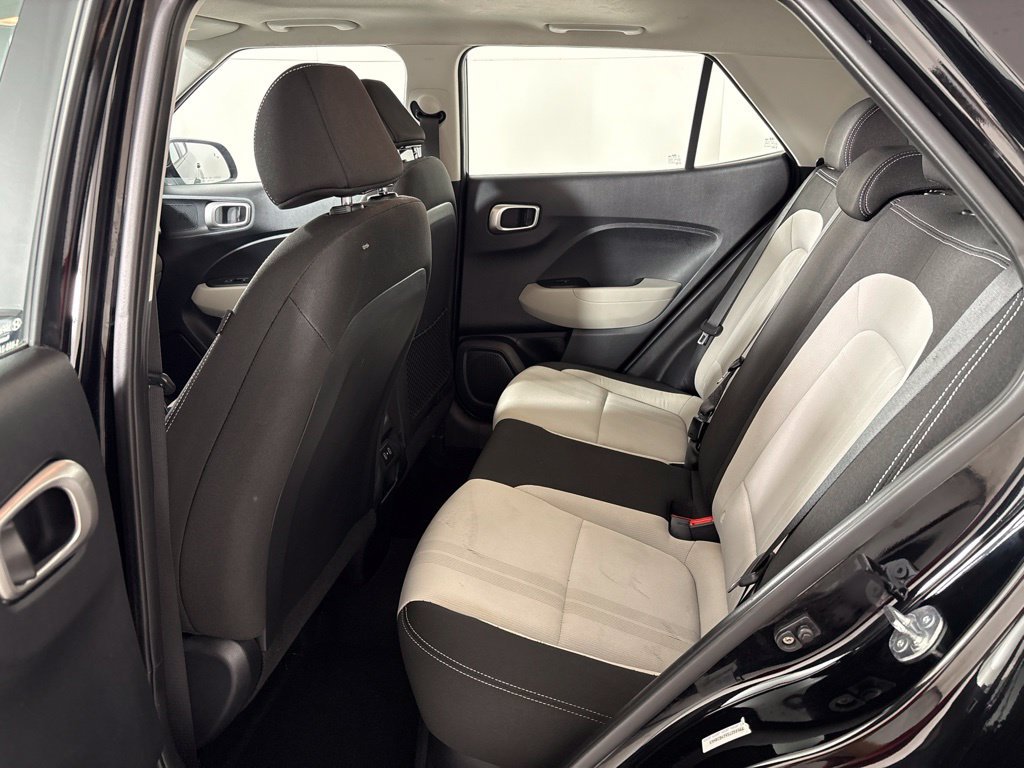 Used 2025 Hyundai Venue SEL FWD image 23