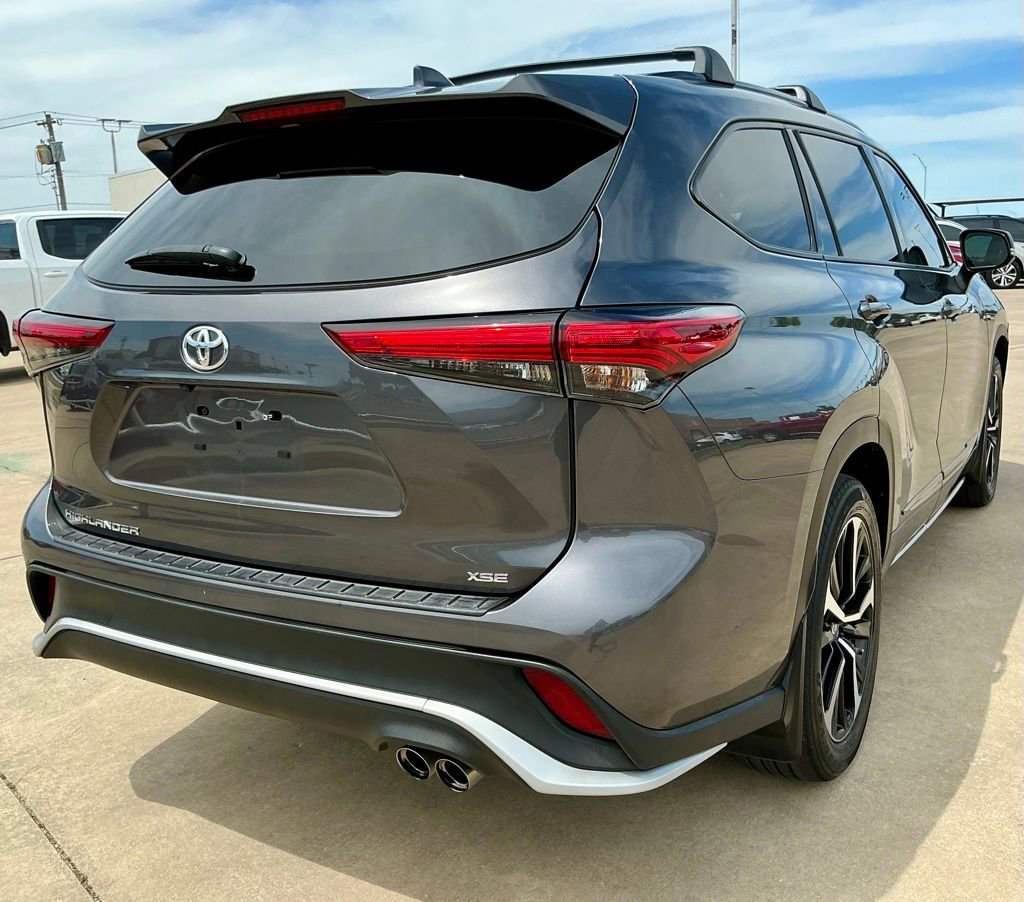 Used 2022 Toyota Highlander XSE FWD image 20