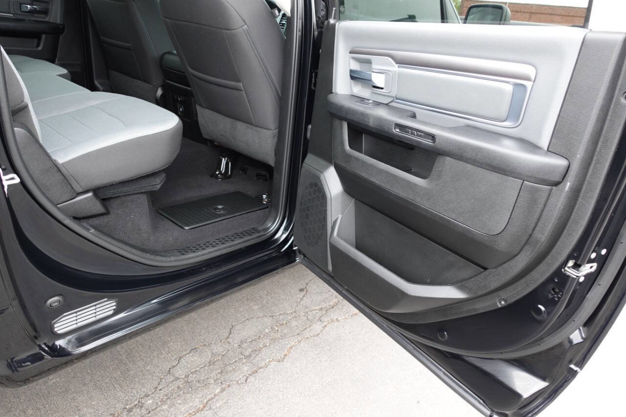 Used 2023 RAM 1500 Classic SLT w/ Electronics Convenience Group AWD/4WD image 28