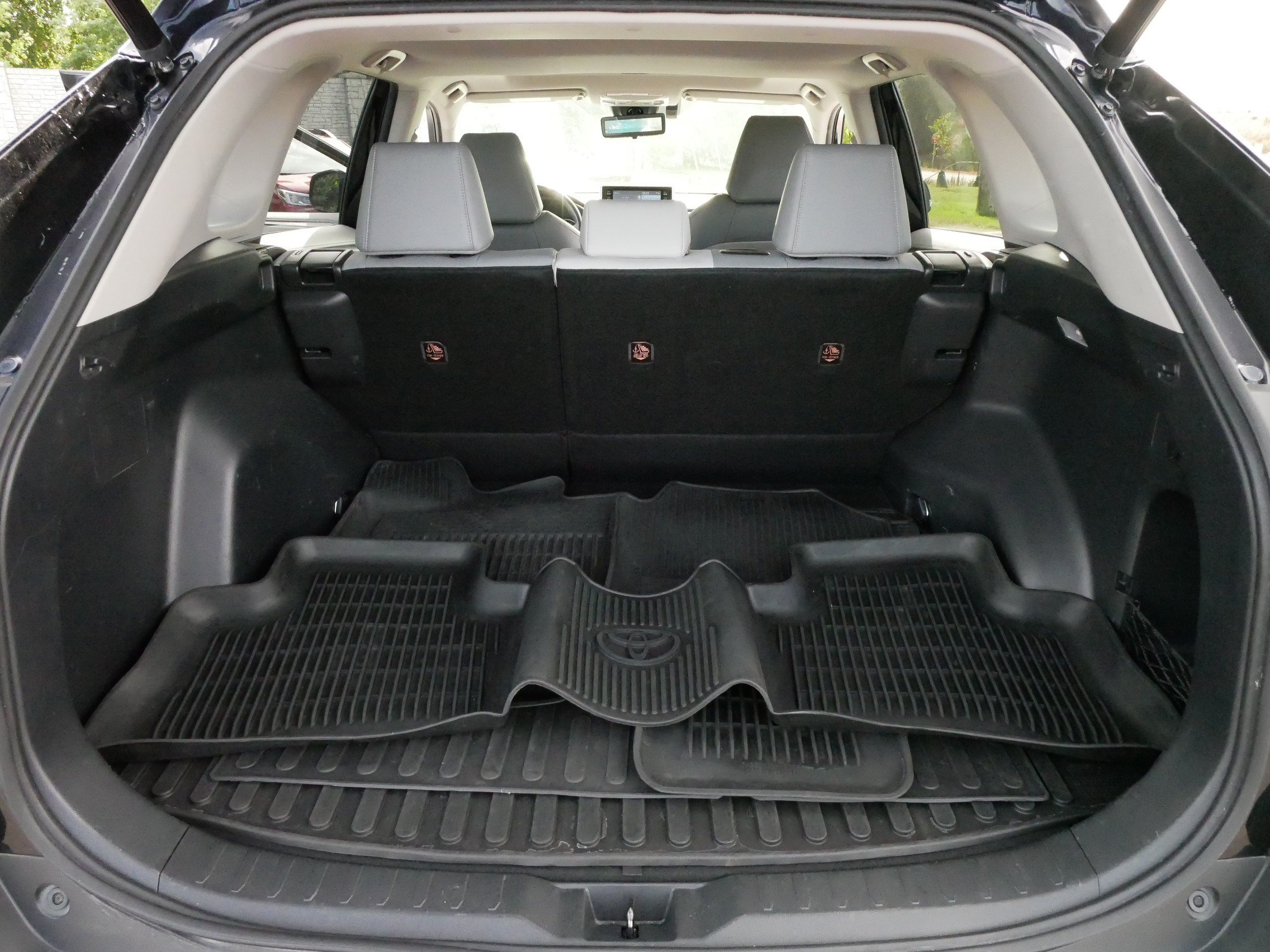 Certified 2019 Toyota RAV4 Limited w/ Cold Weather Package AWD/4WD image 18