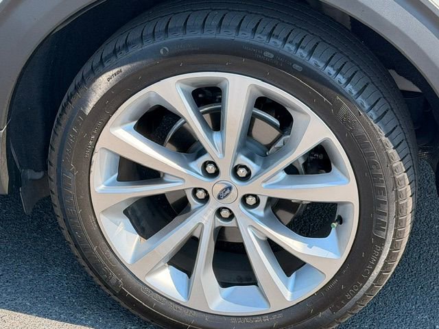 Used 2021 Ford Explorer Platinum w/ Equipment Group 601A AWD/4WD image 28