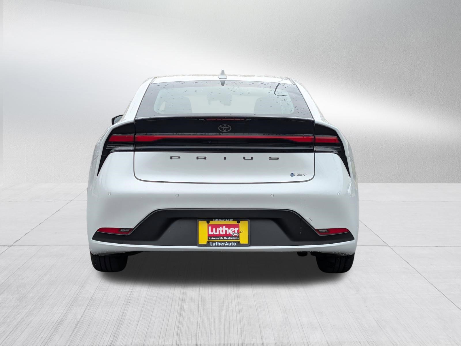 Used 2023 Toyota Prius LE FWD image 6