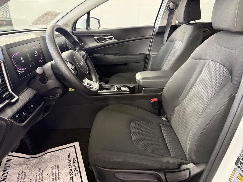 Used 2025 Kia Sportage LX image 13