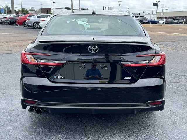 Used 2025 Toyota Camry SE image 4