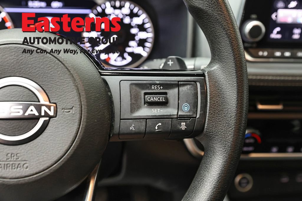 Used 2023 Nissan Rogue SV FWD image 15