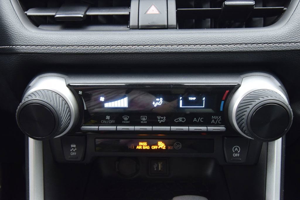 Used 2024 Toyota RAV4 LE image 31